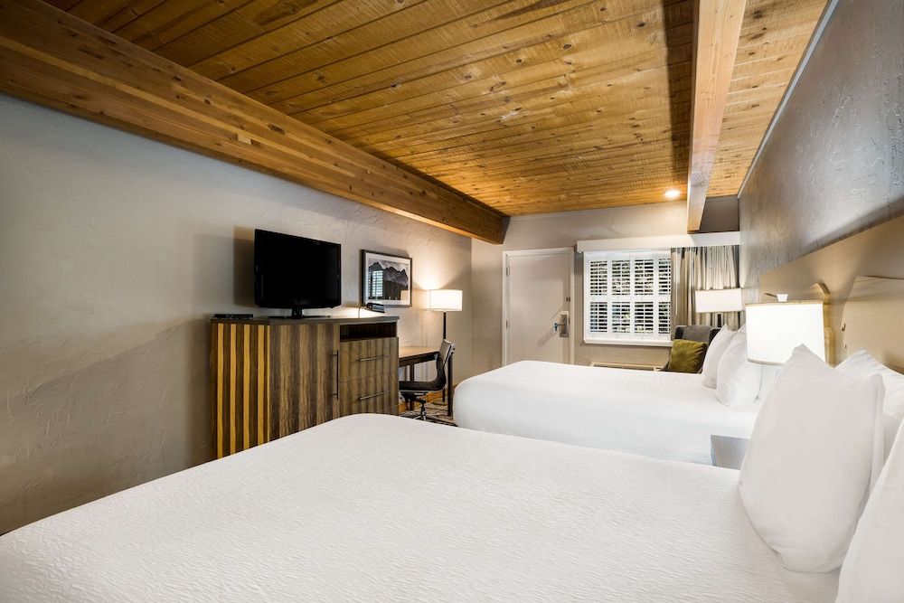Standard Room, 2 Queen Beds, Accessible, Bathtub