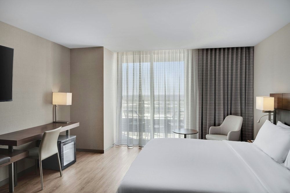 Room, 1 King Bed, Balcony