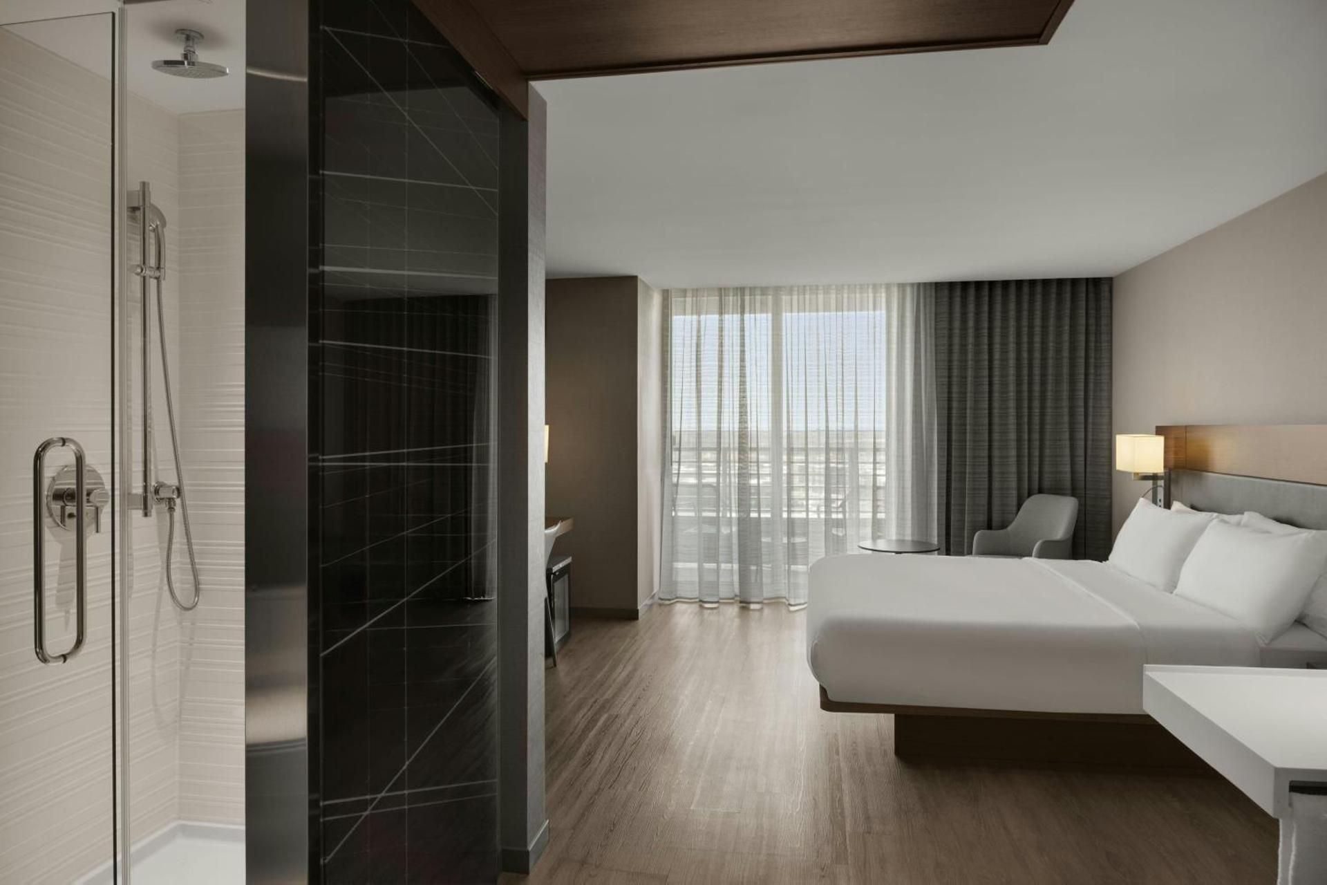 Guest room, 1 King, Balcony