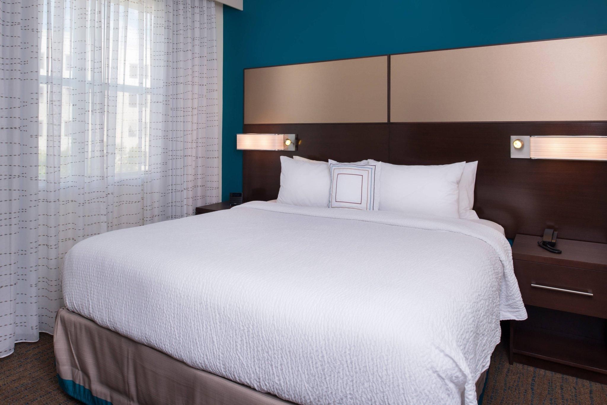 2 Bedroom Suite, Bedroom 1: 1 Queen, Bedroom 2: 1 Queen, Sofa bed