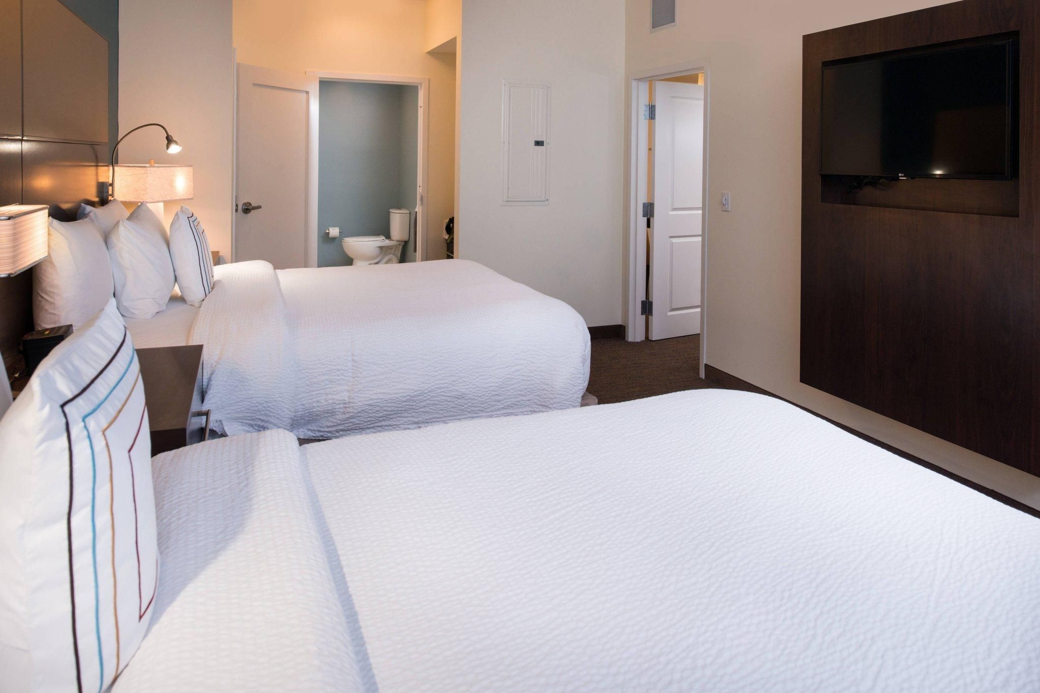 1 Bedroom Suite, 2 Queen, Sofa bed