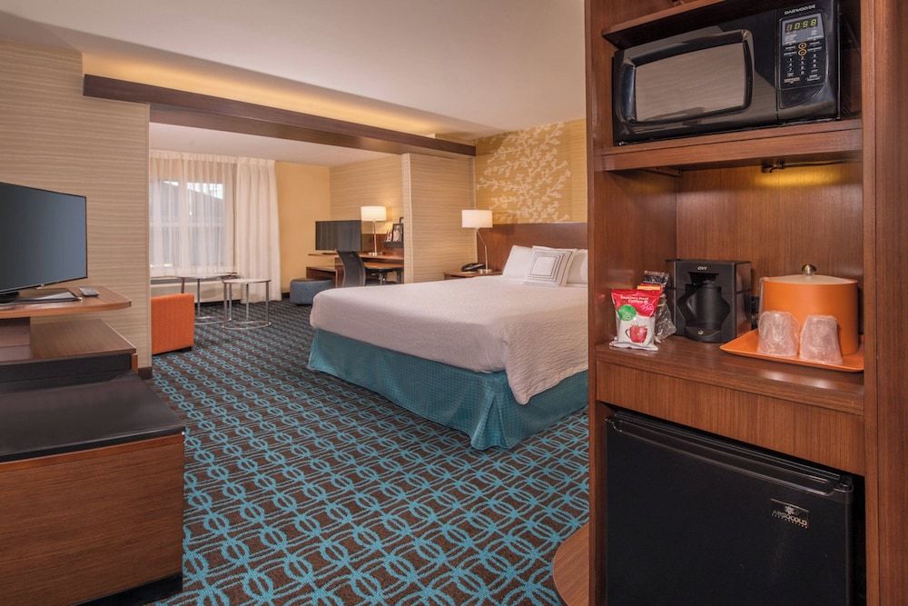 Suite, 1 King Bed with Sofa bed (Mobility Accessible, Tub)