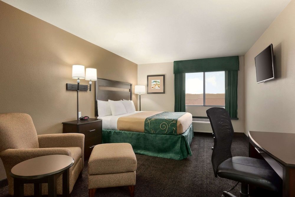 Room, 1 King Bed, Accessible, Non Smoking (Mobility)