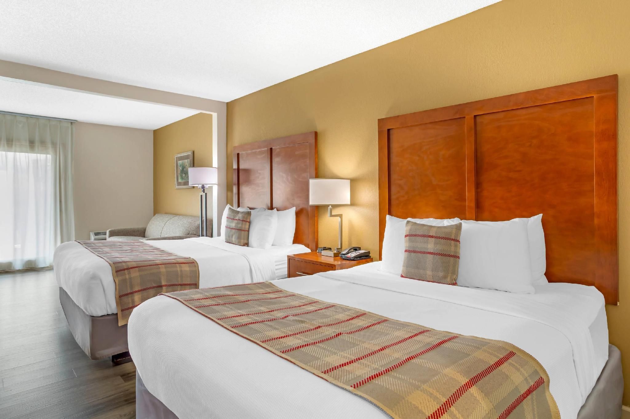 2 Queen Beds, Nonsmoking, Upgrade