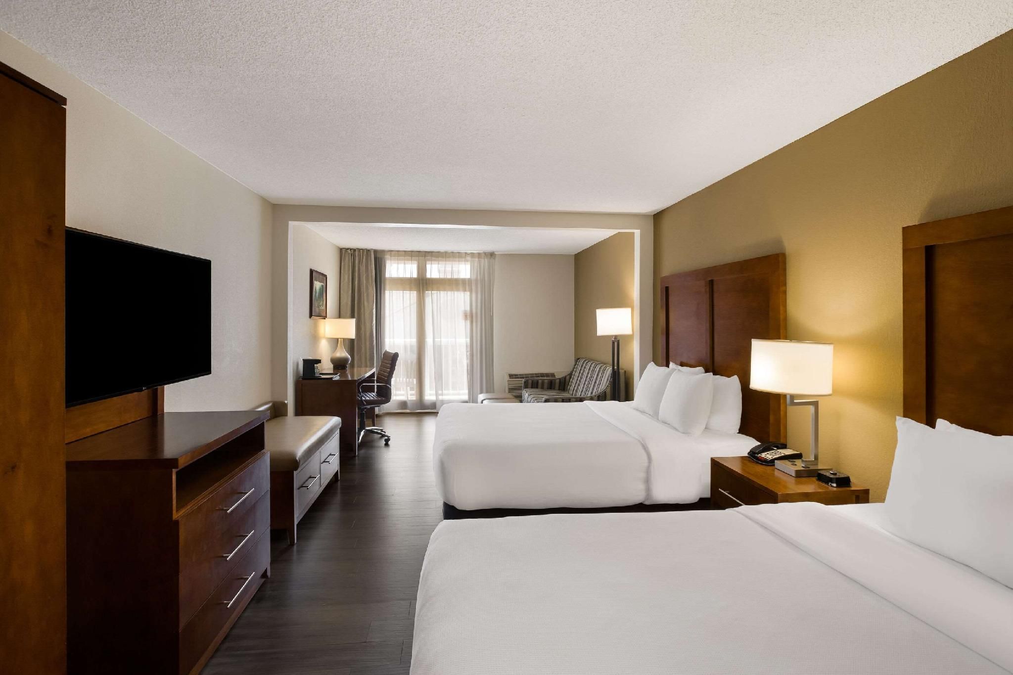 2 Queen Beds, Nonsmoking, Upgrade
