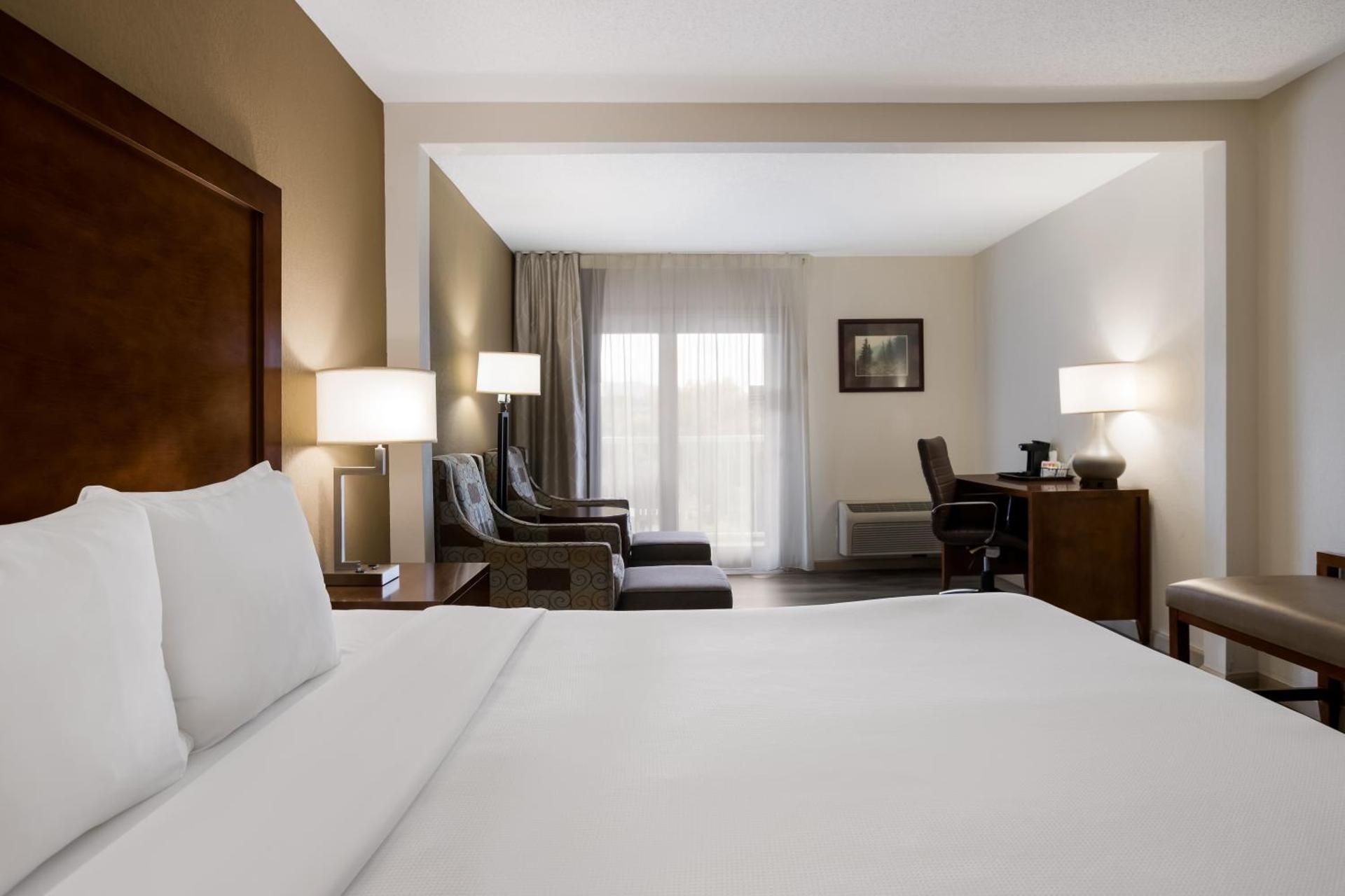 1 King Bed, Nonsmoking