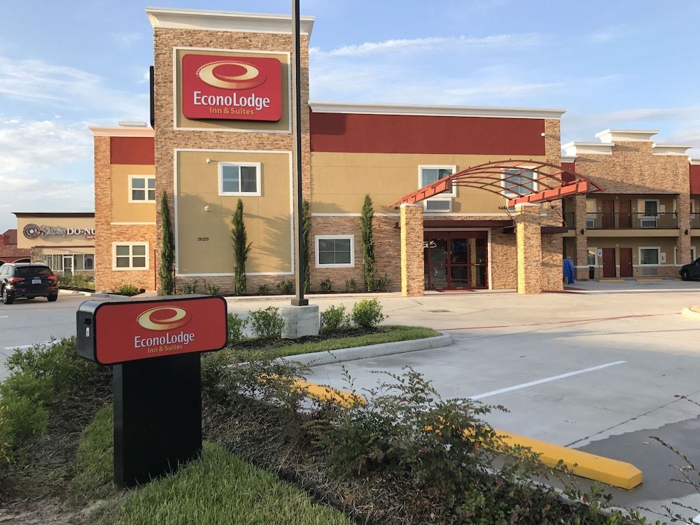 undefined Econo Lodge Inn & Suites Houston Willowbrook 8