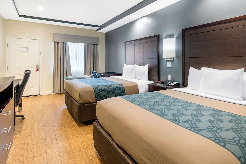 undefined Econo Lodge Inn & Suites Houston Willowbrook 5