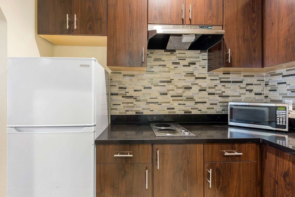 undefined Econo Lodge Inn & Suites Houston Willowbrook 3