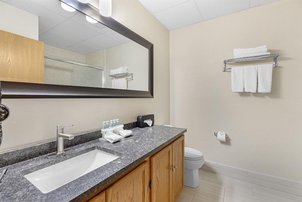 Best Western Firestone Inn & Suites Suite, 2 Queen Beds, Refrigerator & Microwave (Walk-in Shower) 5