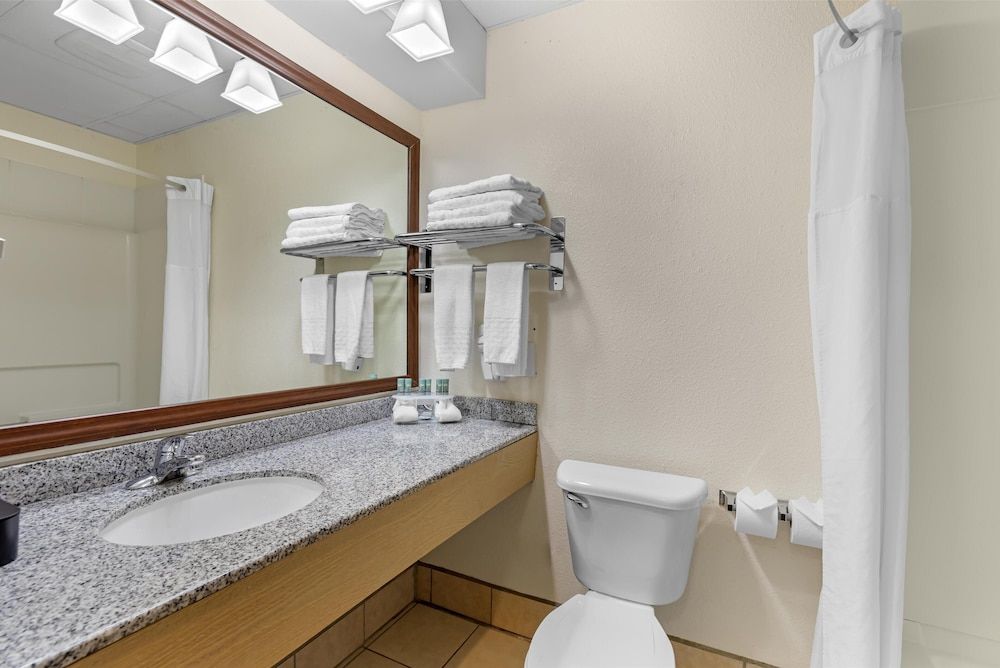 Best Western Firestone Inn & Suites Standard Room, 2 Queen Beds 4