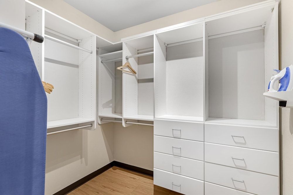 Best Western Firestone Inn & Suites Suite, 2 Queen Beds, Refrigerator & Microwave (Walk-in Shower) 4