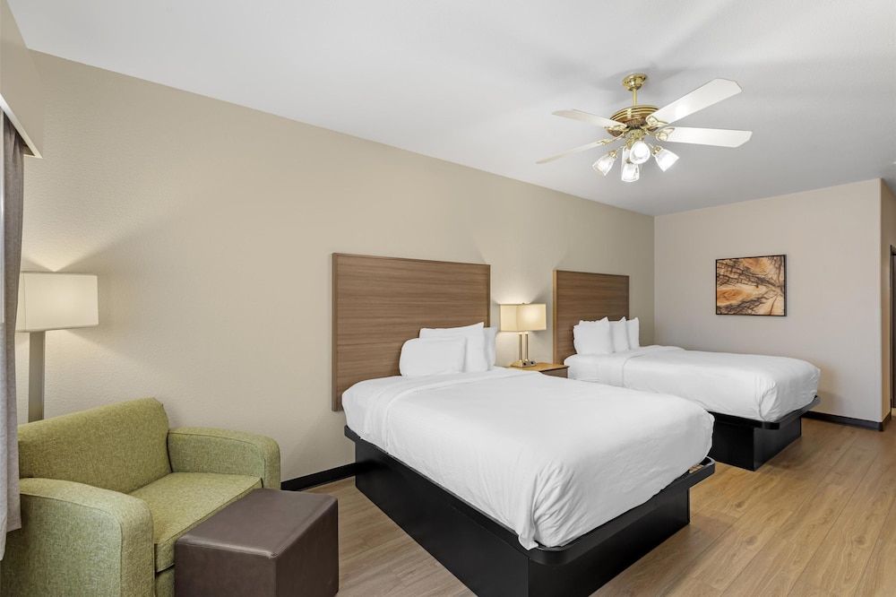 Best Western Firestone Inn & Suites Suite, 2 Queen Beds, Refrigerator & Microwave (Walk-in Shower) 2