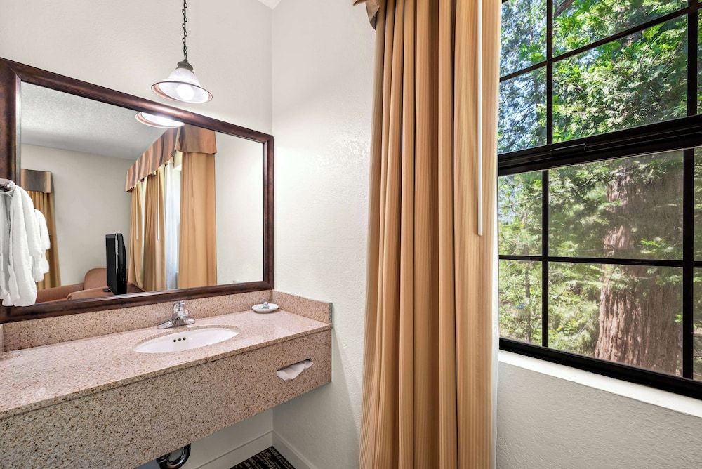 Best Western Stagecoach Inn Suite, 2 Double Beds, Non Smoking (Living Room;with Single Sofabed) 3