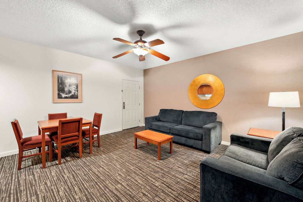 Best Western Stagecoach Inn Suite, 2 Double Beds, Non Smoking (Living Room;with Single Sofabed) 5