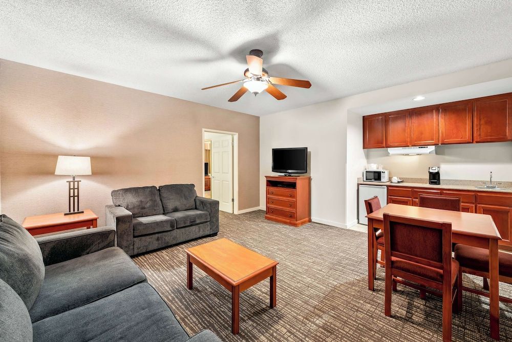 Best Western Stagecoach Inn Suite, 2 Double Beds, Non Smoking (Living Room;with Single Sofabed) 4