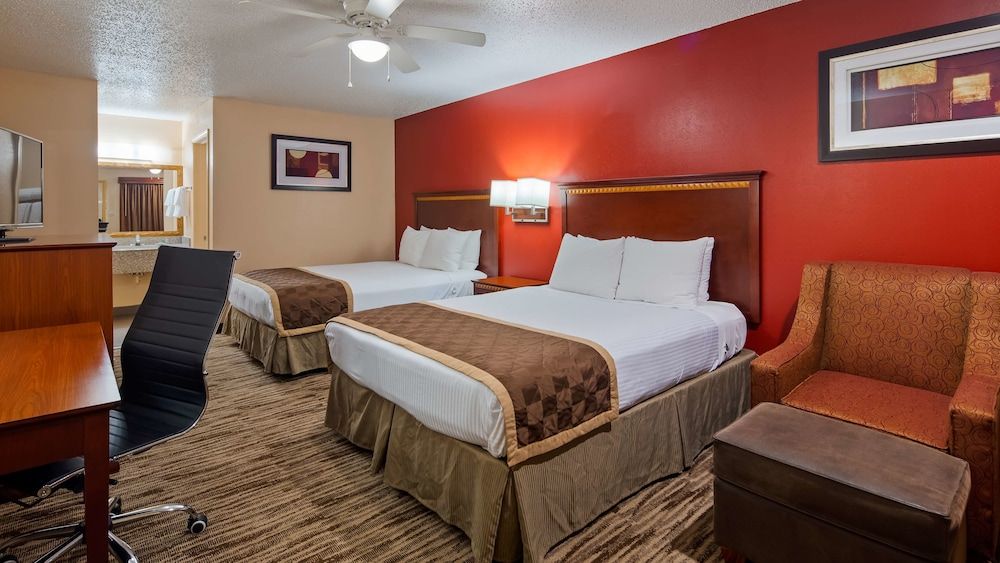 Best Western Executive Inn Standard Room, 2 Queen Beds, Accessible, Bathtub 2