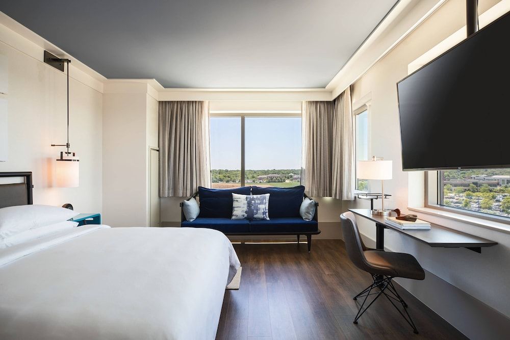 Room, 1 King Bed, Corner