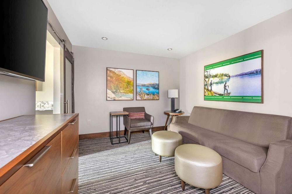 Hilton Vacation Club Tahoe Seasons Lake Tahoe 1 Bedroom, King Suite with Sofabed 4