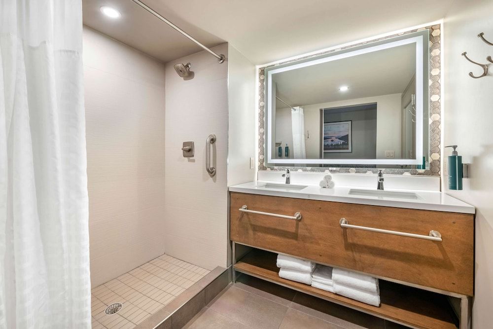 Hilton Vacation Club Tahoe Seasons Lake Tahoe 1 Bedroom, King Suite with Sofabed 3