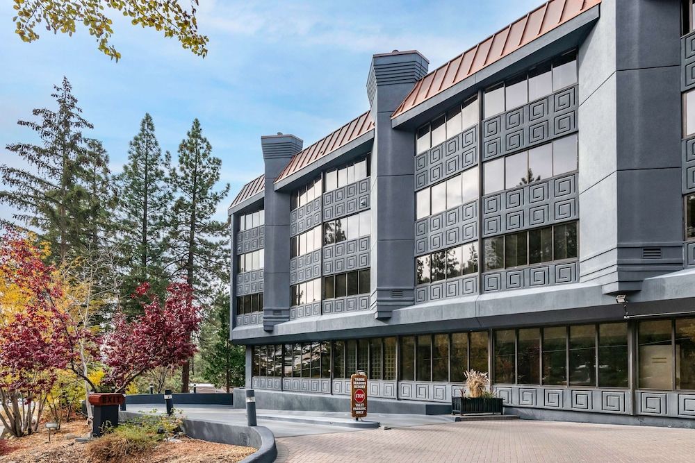 undefined Hilton Vacation Club Tahoe Seasons Lake Tahoe 2