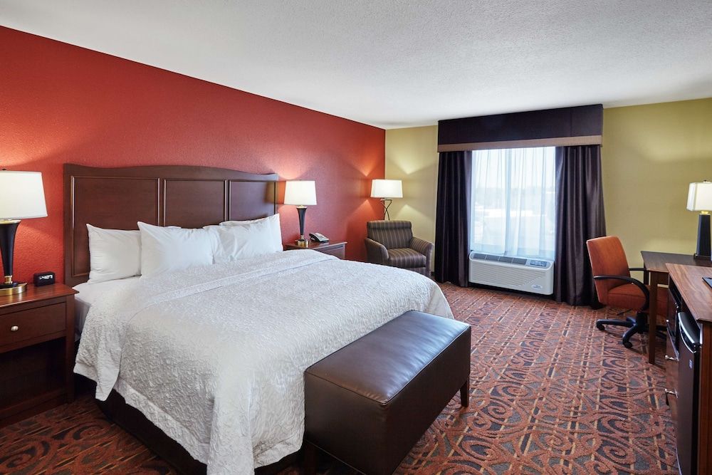 Studio, 1 King Bed, Accessible
