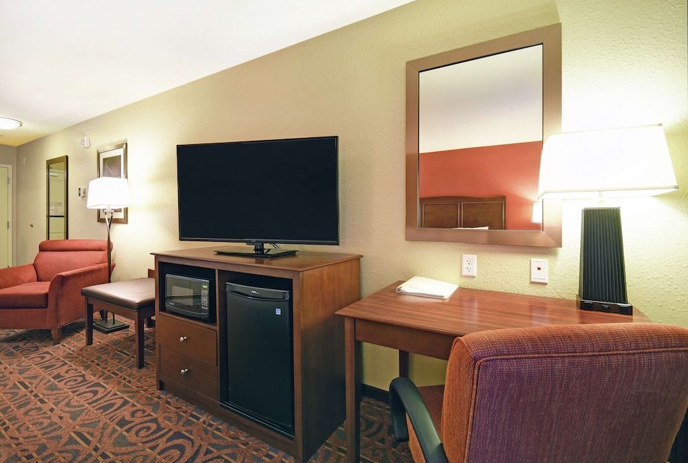 Suite, 1 King Bed, Non Smoking, Jetted Tub