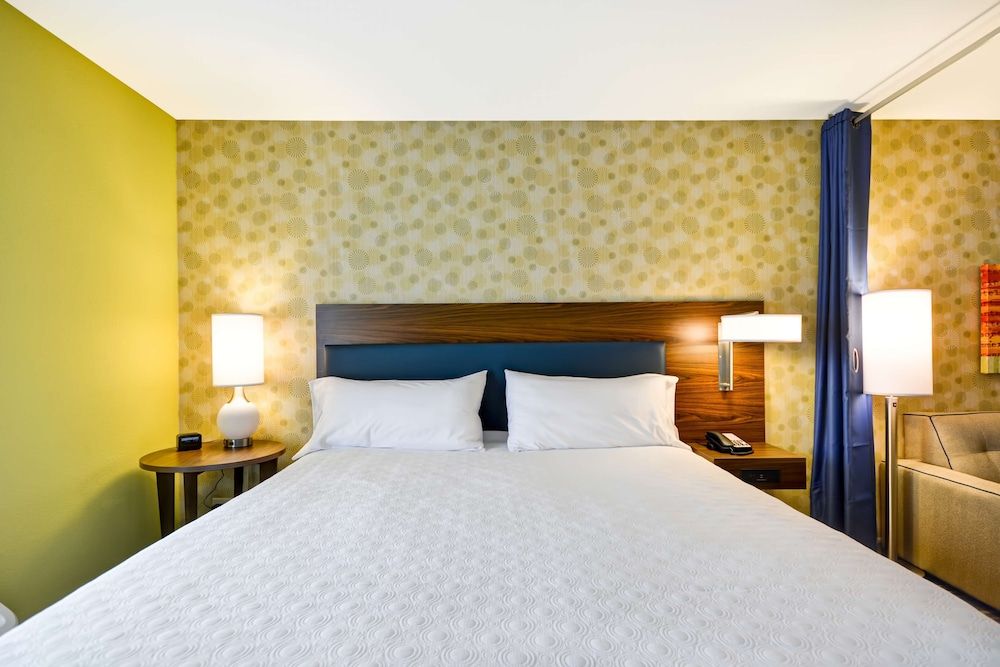 Studio, 1 King Bed, Accessible (Hearing)