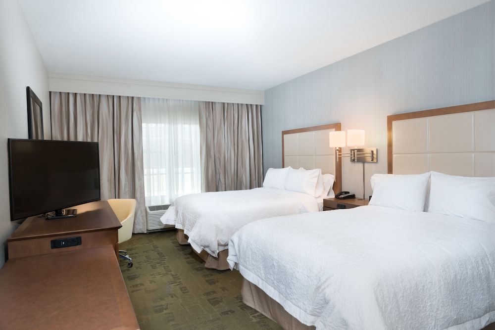 Room, 2 Queen Beds, Accessible, Bathtub