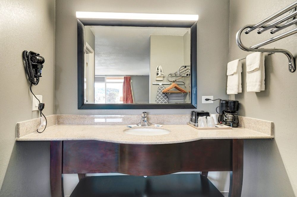 Budget Inn Ellijay Room, 2 Double Beds, Non Smoking 8