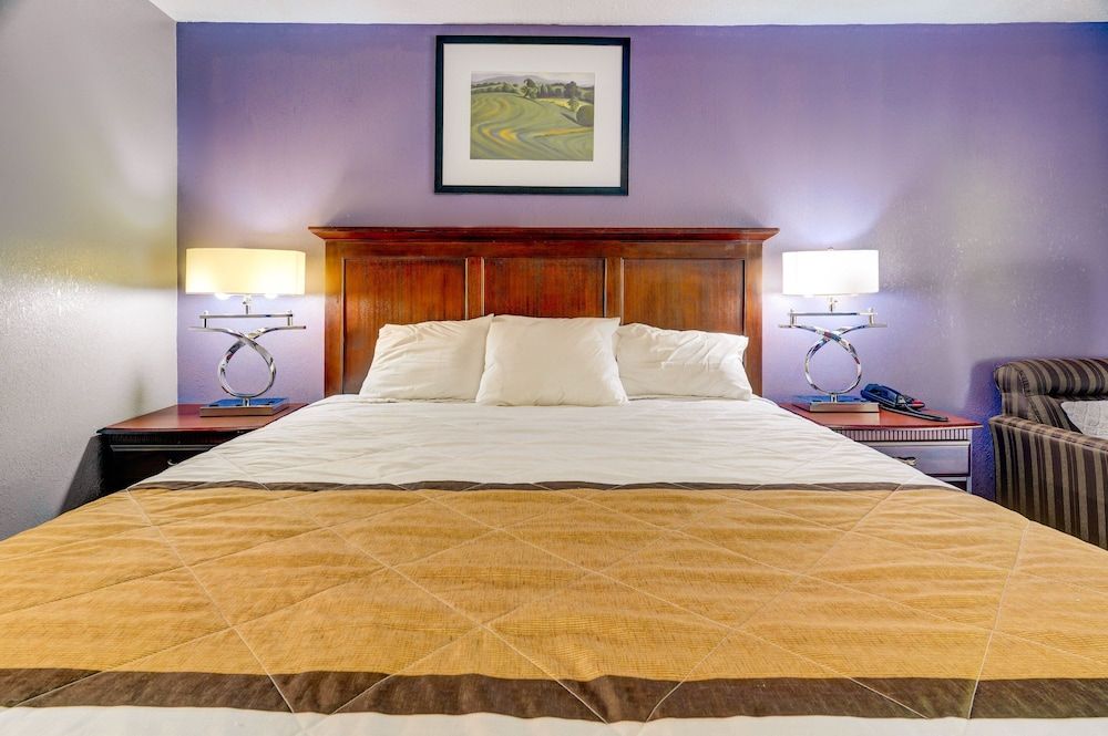 Budget Inn Ellijay Room, 1 King Bed, Non Smoking 2