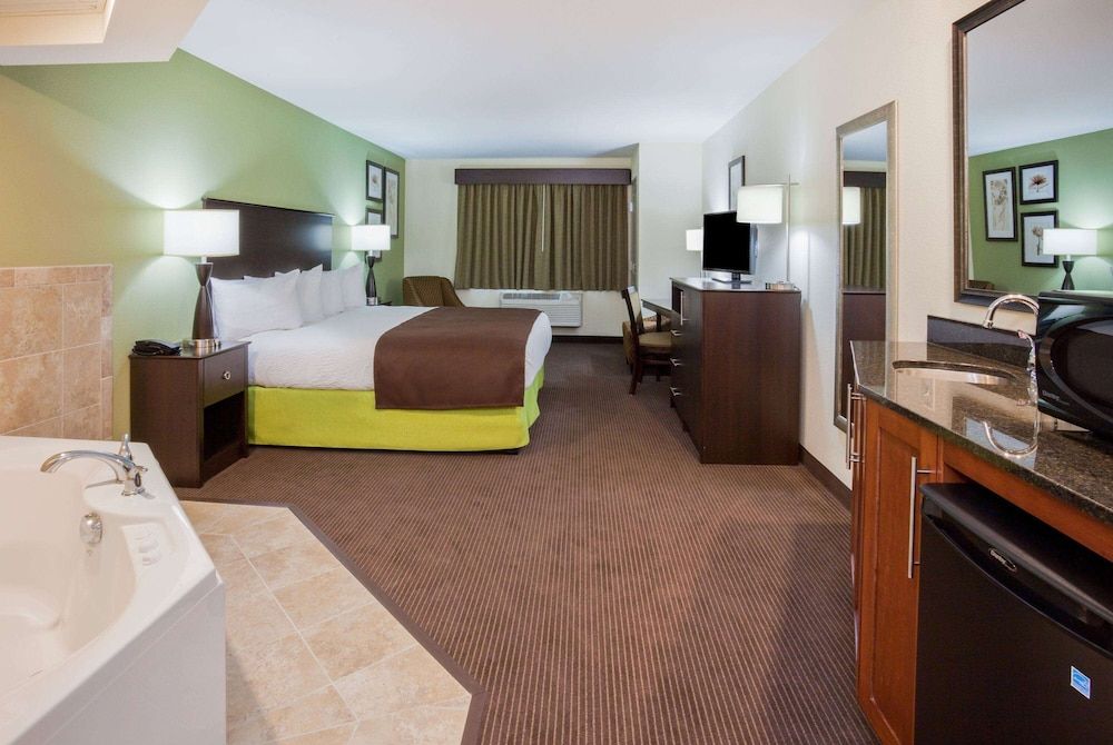Studio Suite, 1 King Bed, Non Smoking