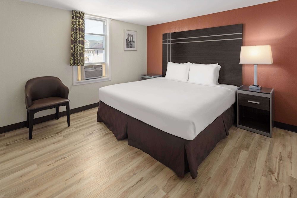 Room, 1 King Bed, Non Smoking