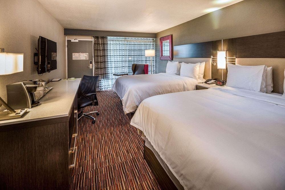 Room, 2 Queen Beds, Non Smoking (Exterior)