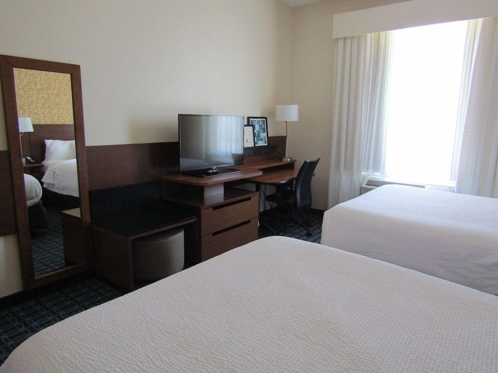 Room, 2 Queen Beds, Non Smoking (Mobility/Hearing Accessible, Tub)