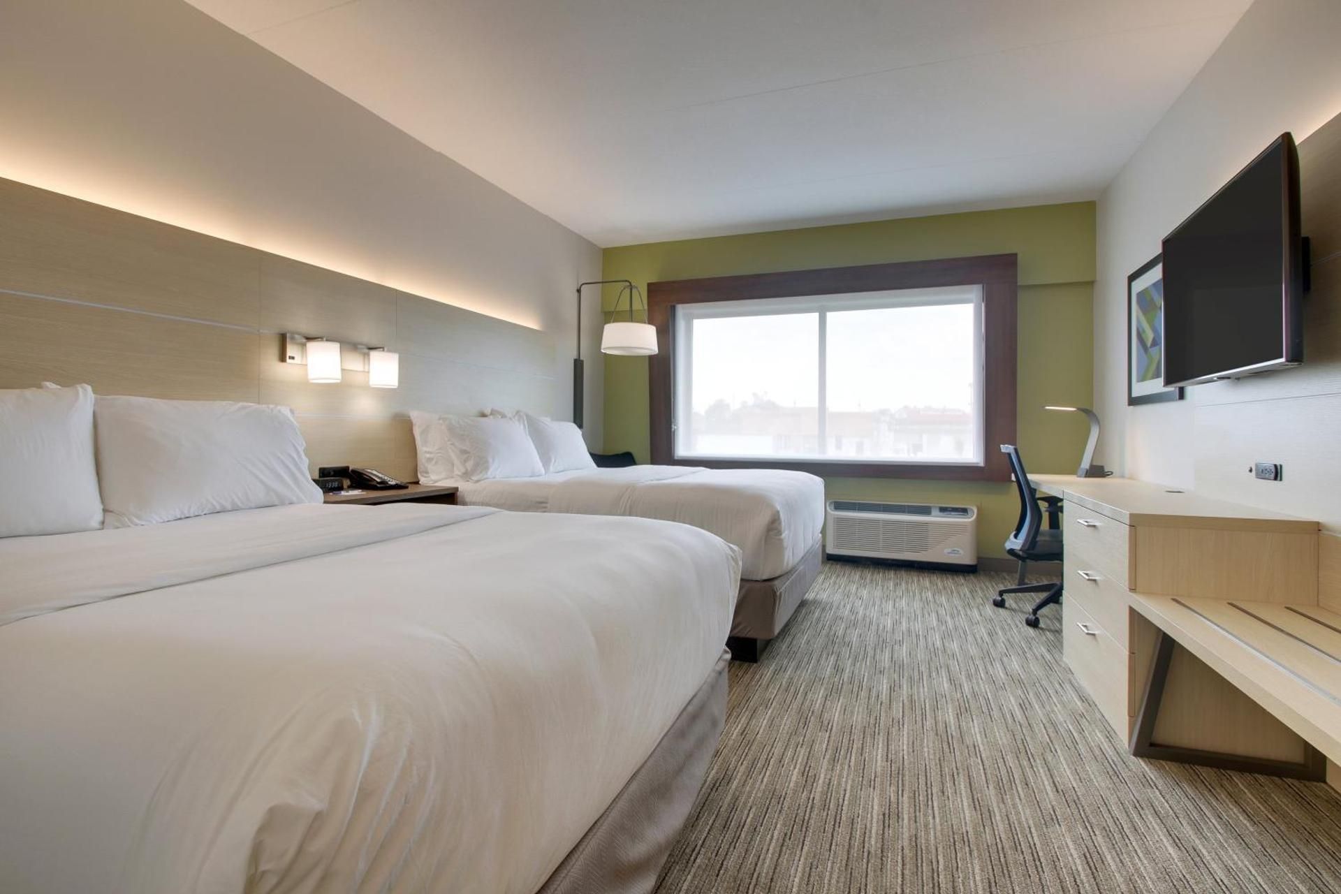 2 Queen Beds Standard Communication Accessible