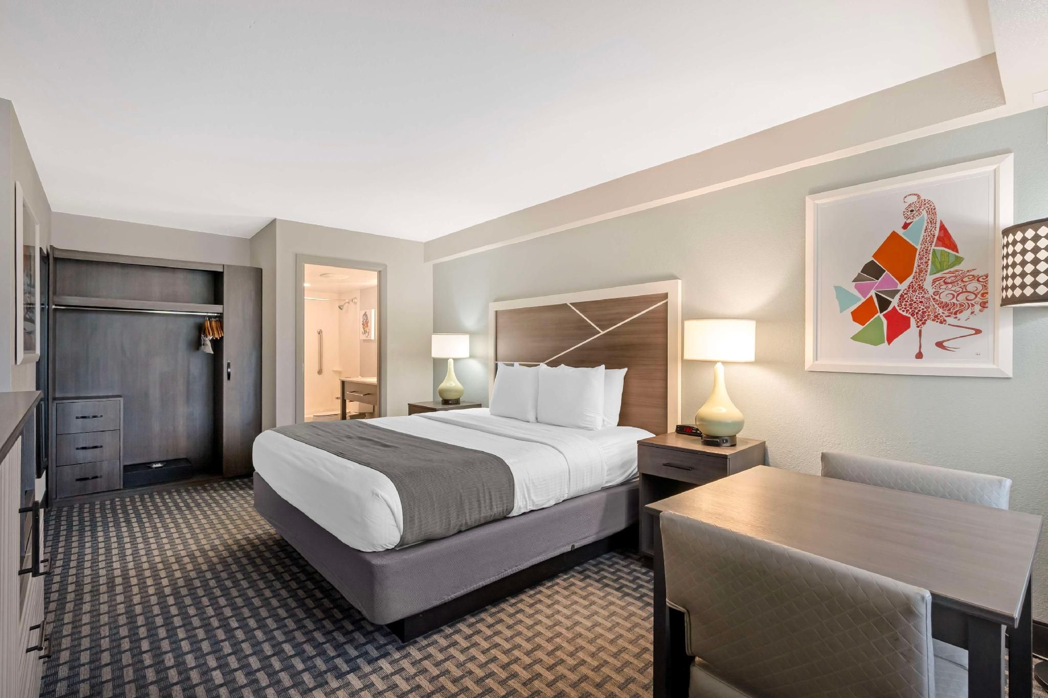 1 King Bed, Nonsmoking, City View