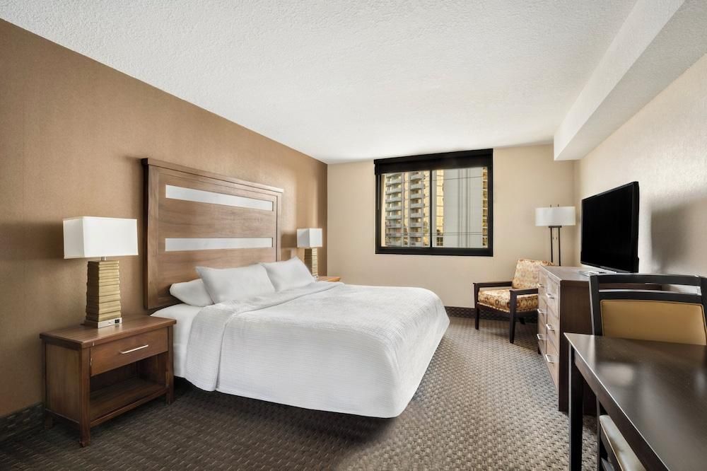 The Carriage House Deluxe King Room 2
