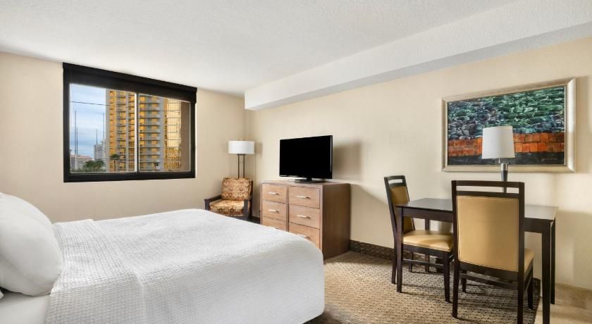 The Carriage House Deluxe King Room 4