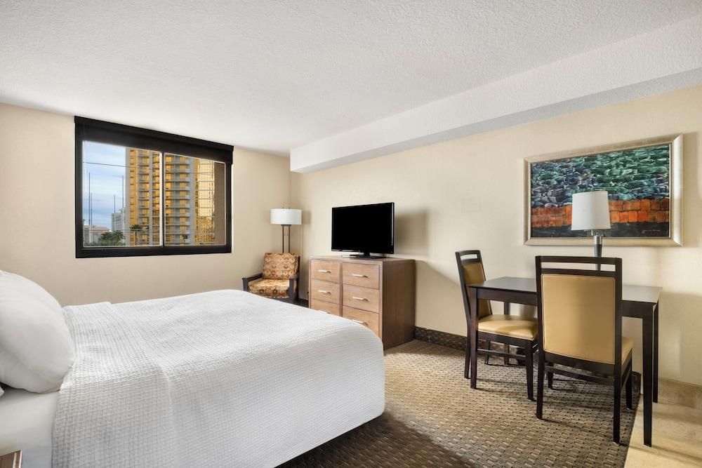The Carriage House Deluxe King Room