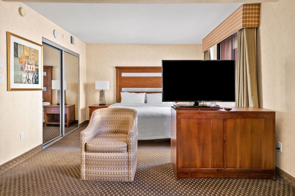 undefined The Carriage House 6