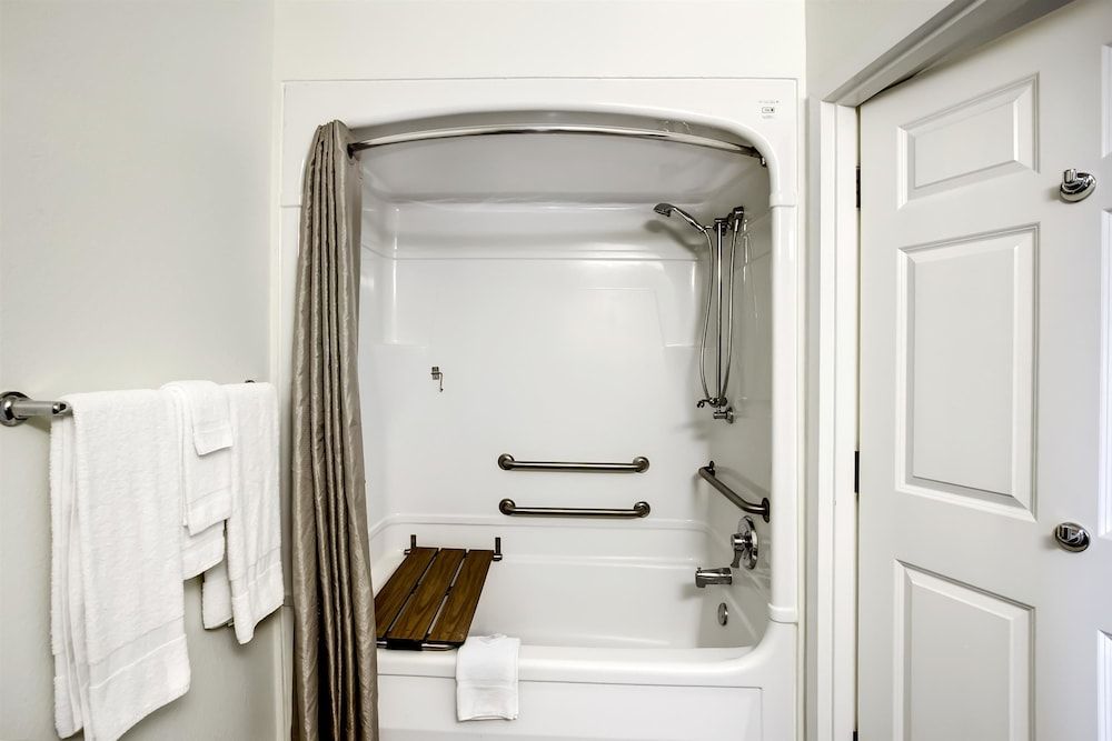 Studio 6 East Brunswick, NJ - NYC Area Standard Room, 1 Queen Bed, Accessible, Non Smoking 8