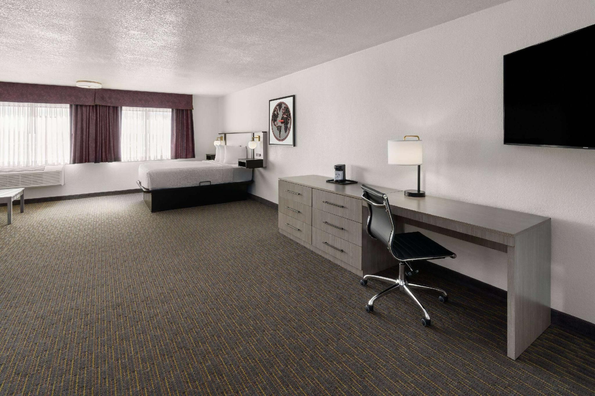 3 Queen Beds, Non-Smoking