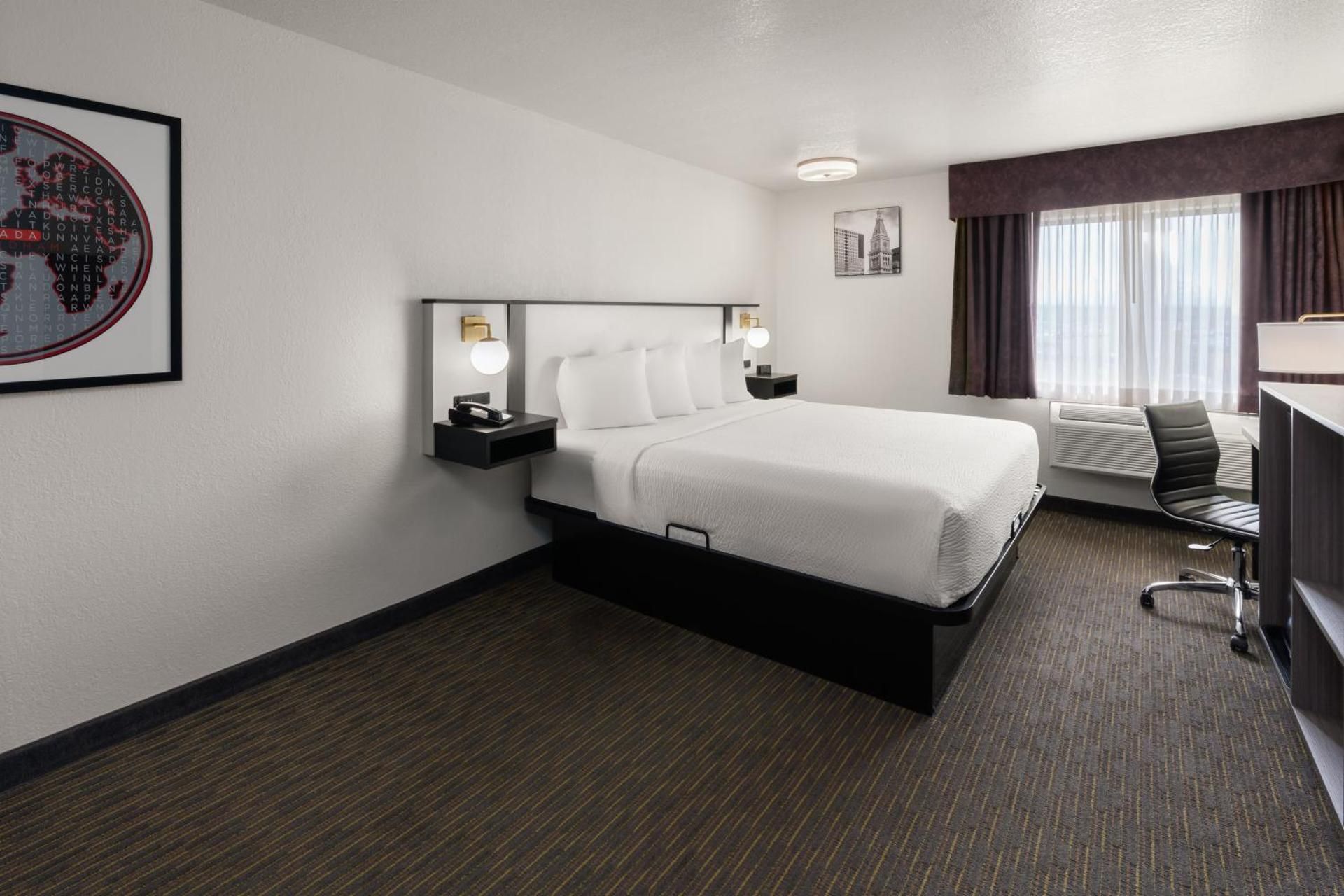 1 King Bed, Non-Smoking