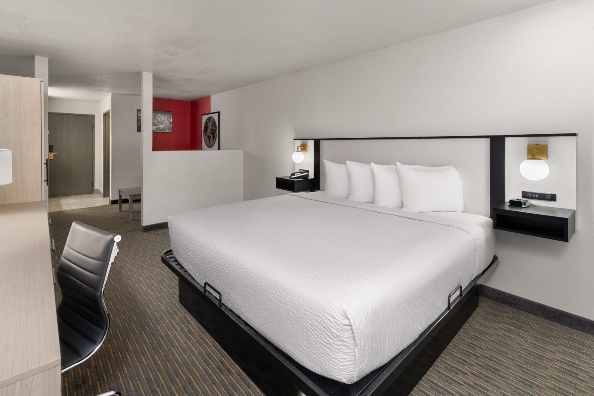 1 King Bed, Studio Suite, Non-Smoking