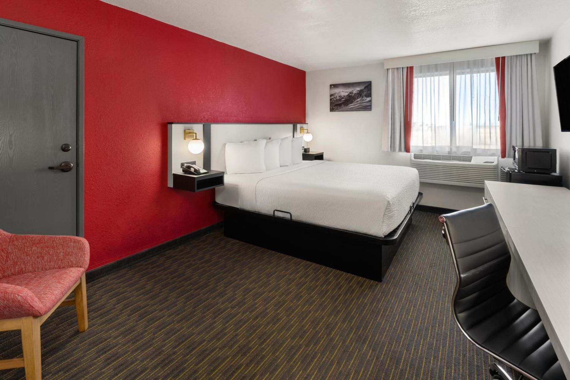 1 King Bed, Mobility Accessible Room, Roll-In Shower, Non-Smoking