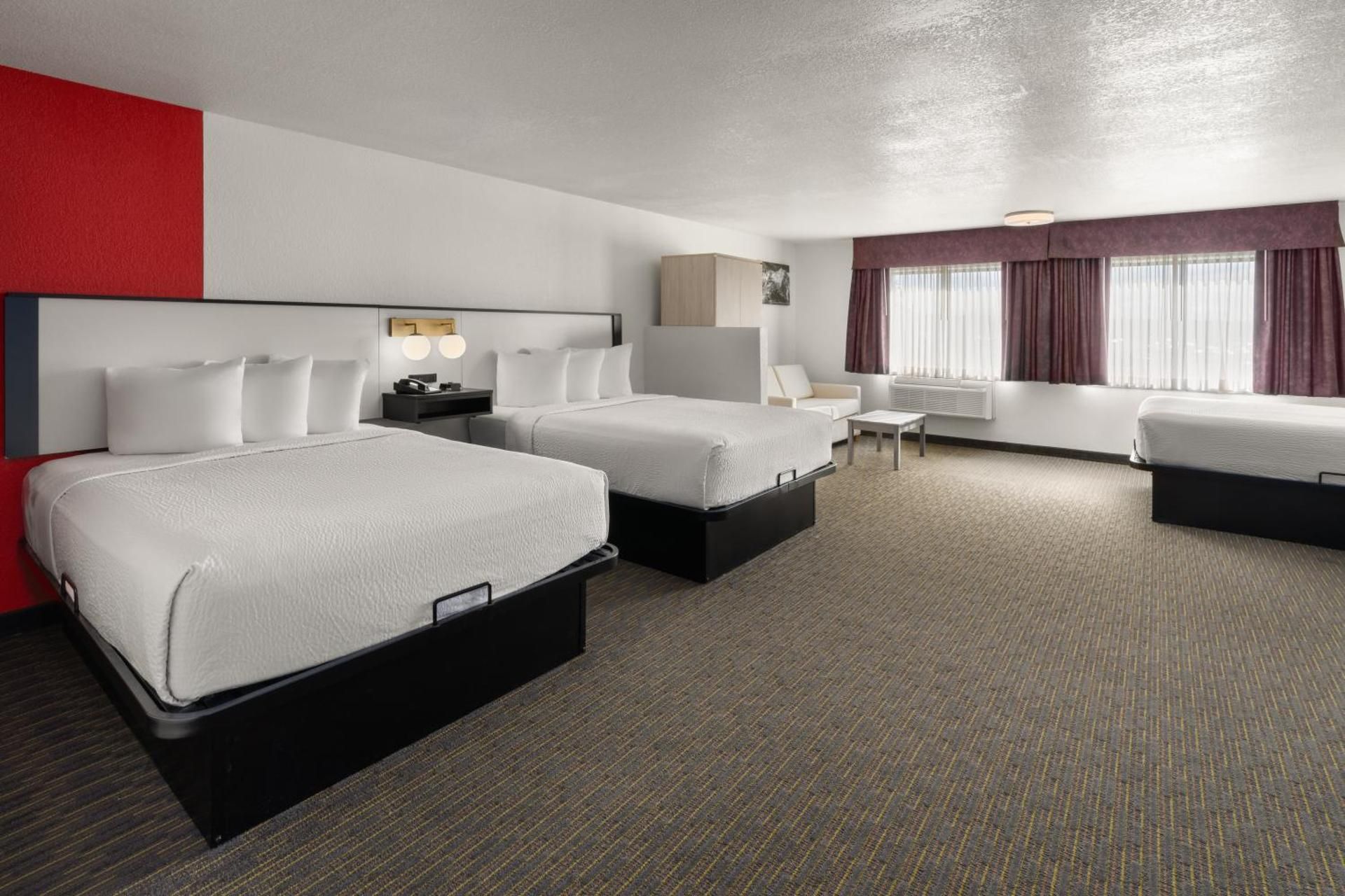 3 Queen Beds, Non-Smoking
