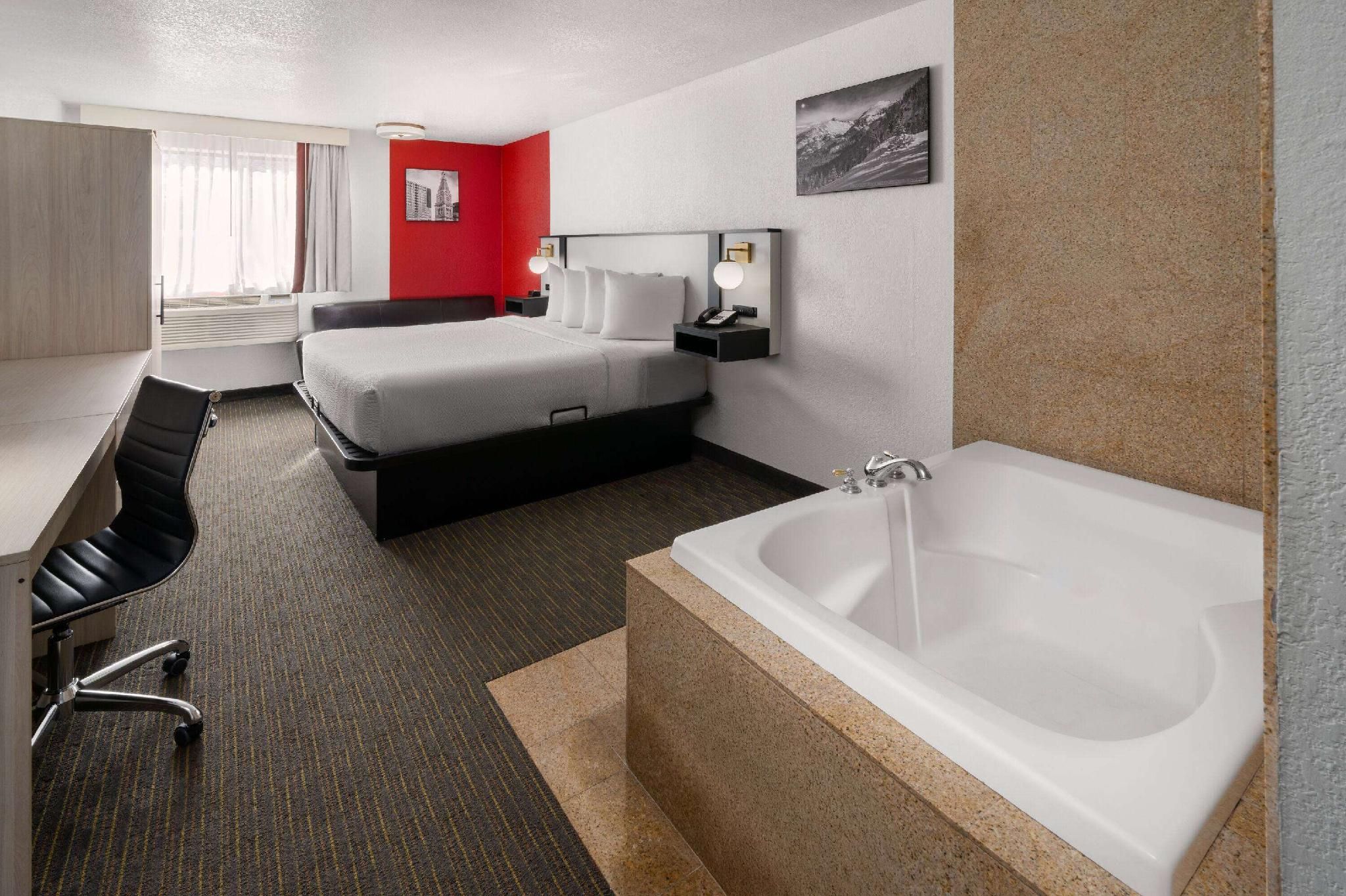 1 King Bed, Deluxe, Non-Smoking
