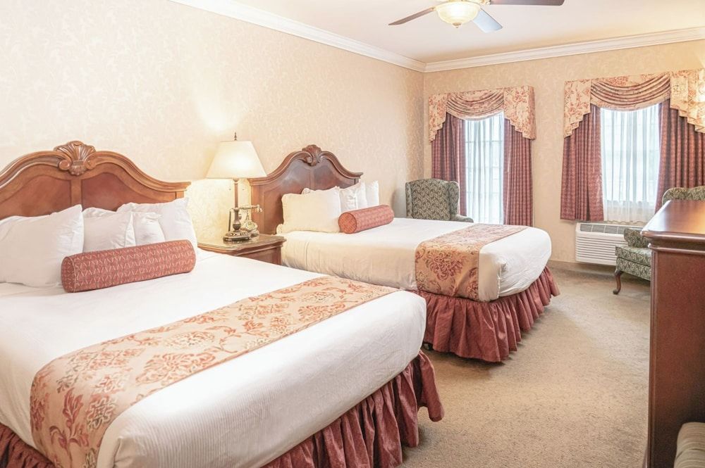 Fulton Steamboat Inn Standard Room, 2 Queen Beds 4