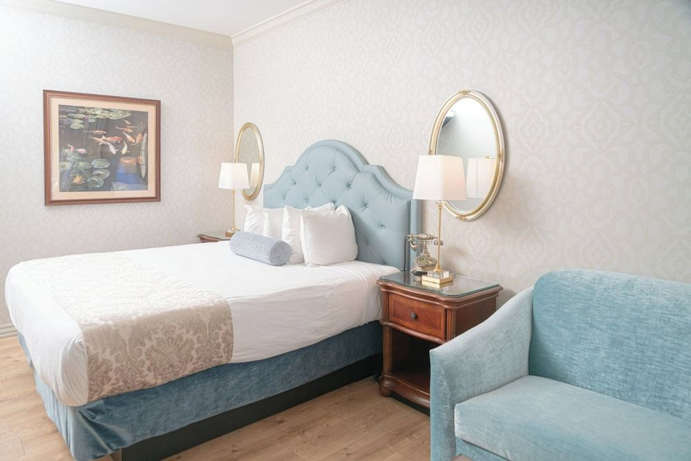 Fulton Steamboat Inn Standard Room, 1 King Bed with Sofa bed 3